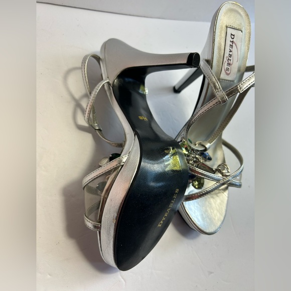 Dyeables “Maria” Silver Platform Sandals – Size 9.5B - Picture 6 of 16